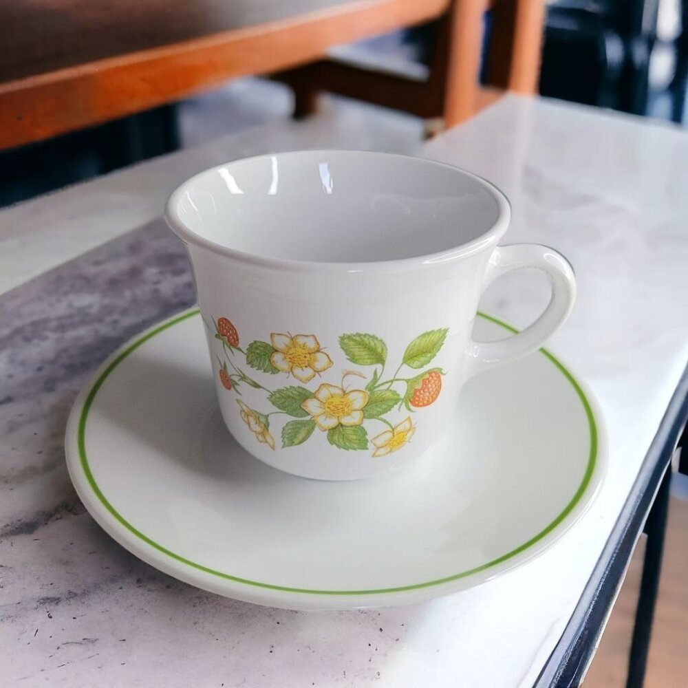 Corelle by‎ Corning Teacup Saucer Strawberry Sundae Flower Set White Green Glass